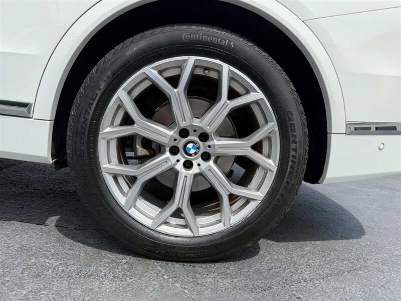 Used 2023 BMW X7 xDrive40i w/ Premium Package AWD/4WD image 33
