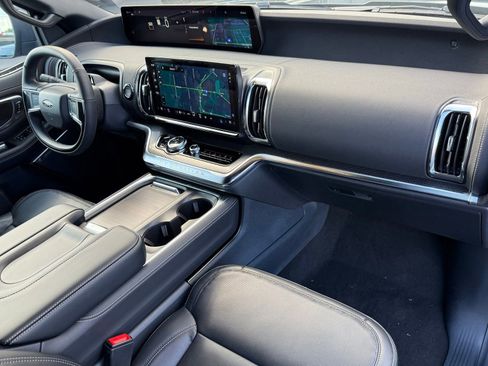 New 2026 Ford Expedition Platinum image 21