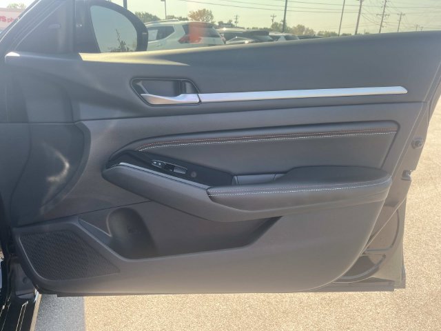 Used 2023 Nissan Altima 2.0 SR FWD image 23
