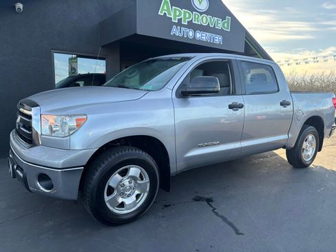 Used 2012 Toyota Tundra 4x4 CrewMax w/ Tow Pkg image 4