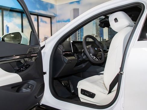 New 2026 BMW 540i xDrive w/ Executive Package image 13