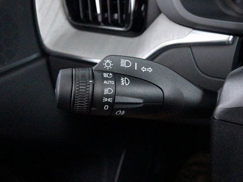 Certified 2025 Volvo XC60 B5 Plus image 19