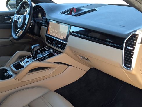 Used 2021 Porsche Cayenne Coupe image 29