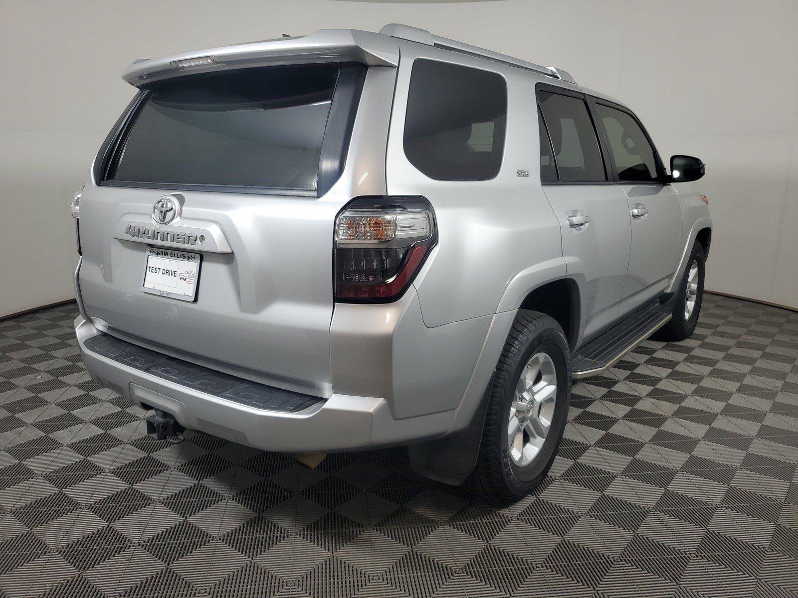 Used 2017 Toyota 4Runner SR5 RWD image 4