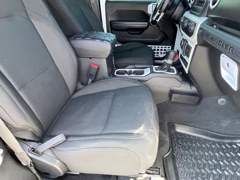 Used 2019 Jeep Wrangler Sport image 10