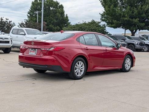 Used 2025 Toyota Camry LE FWD image 5