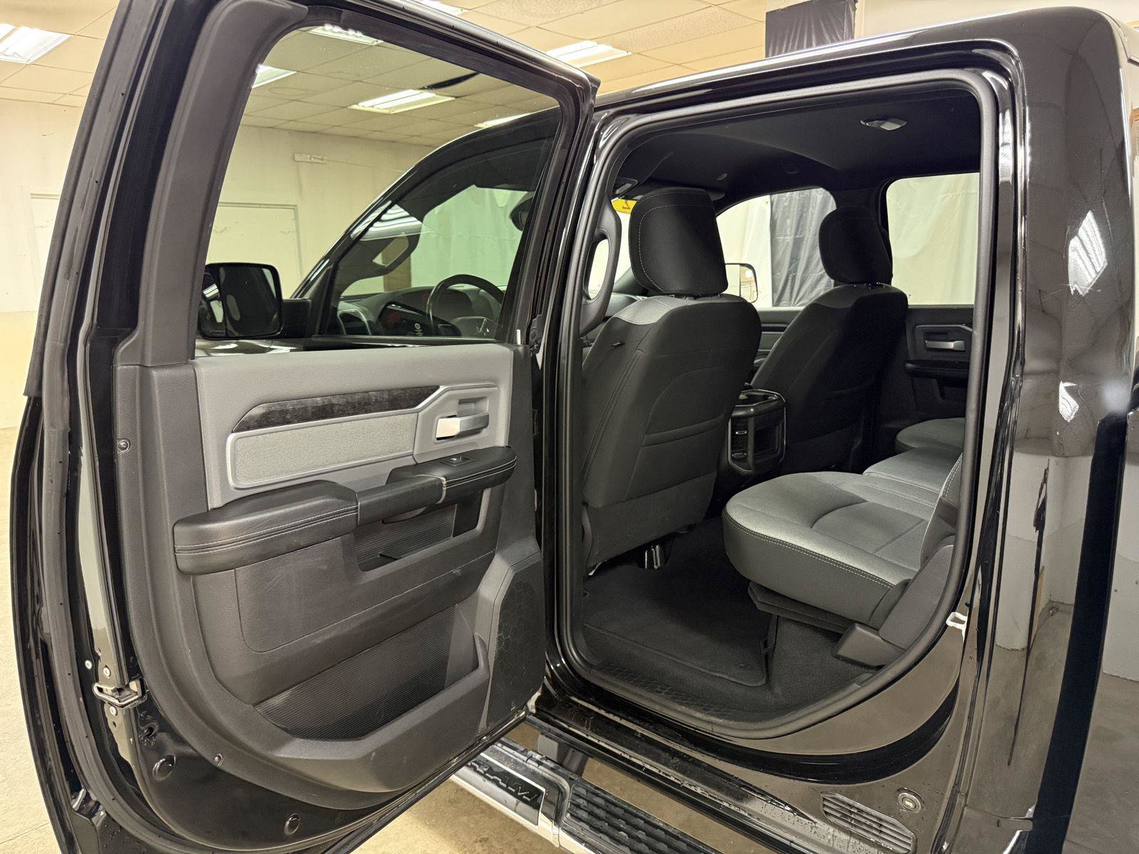 Used 2022 RAM 3500 Big Horn w/ Level A Equipment Group AWD/4WD image 21