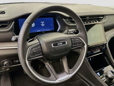 Used 2023 Jeep Grand Cherokee L Limited AWD/4WD image 18