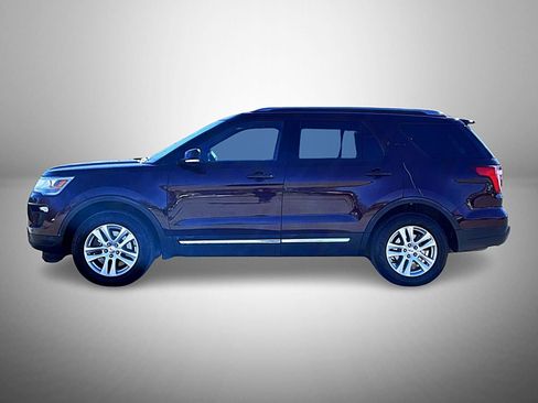 Used 2018 Ford Explorer XLT w/ Equipment Group 202A image 8