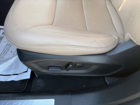 Used 2023 Ford Explorer Limited image 18