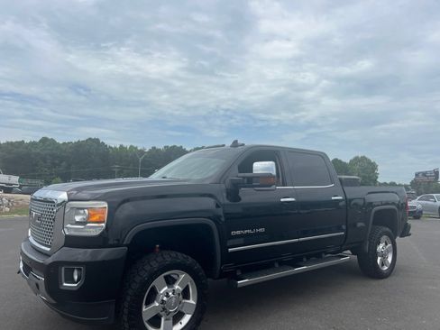 Used 2016 GMC Sierra 2500 Denali w/ Duramax Plus Package AWD/4WD image 24
