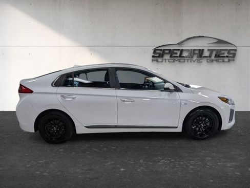 Used 2018 Hyundai Ioniq Limited FWD image 11