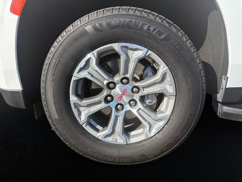 Certified 2024 GMC Yukon XL SLE RWD image 9