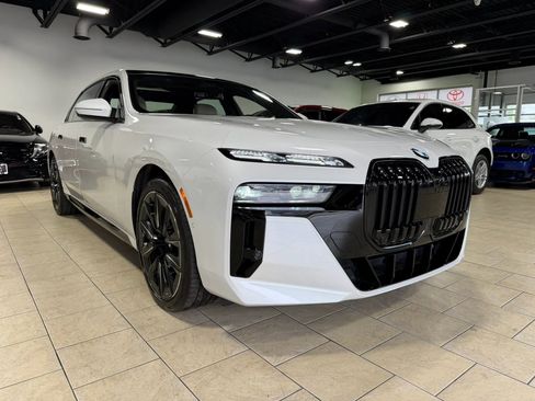 Used 2023 BMW 760i xDrive AWD/4WD image 9