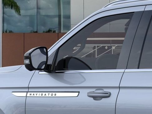 New 2026 Lincoln Navigator Premiere AWD/4WD image 49