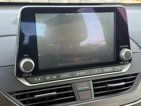 Used 2025 Nissan Altima 2.5 SV image 16