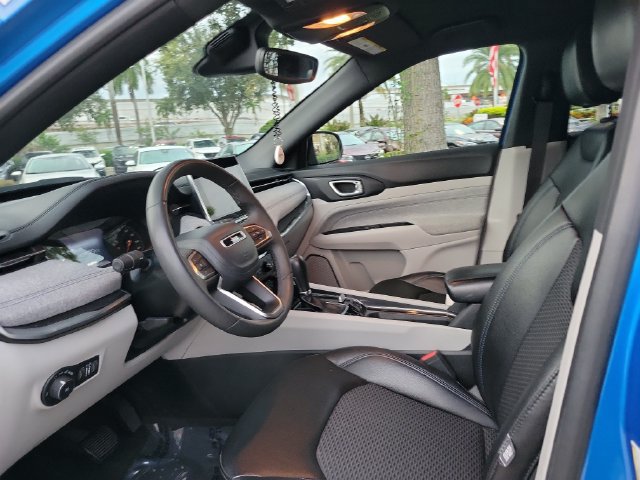 Used 2024 Jeep Compass Latitude AWD/4WD image 12