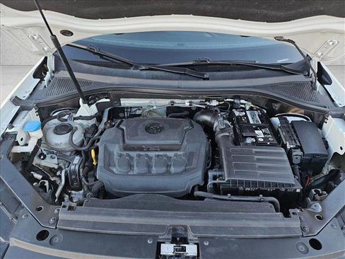 Used 2020 Volkswagen Tiguan SE image 24