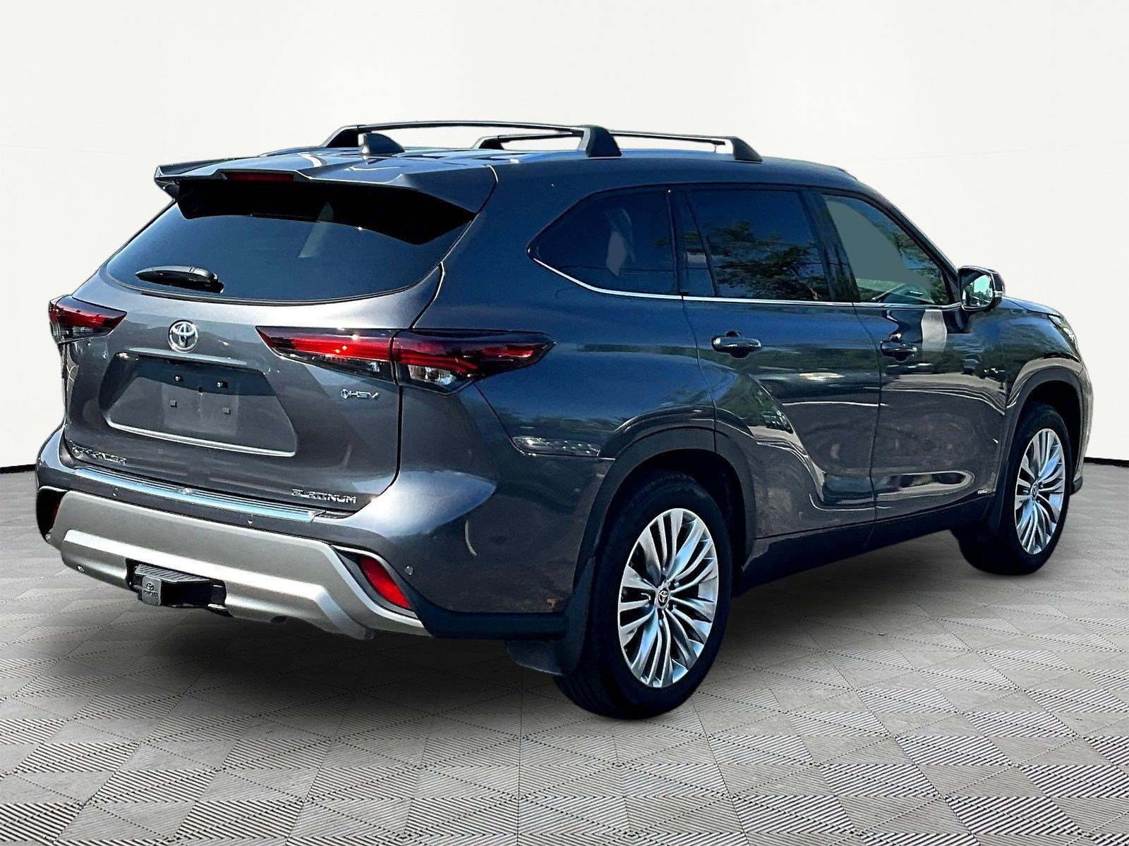 Used 2025 Toyota Highlander Platinum AWD/4WD image 6