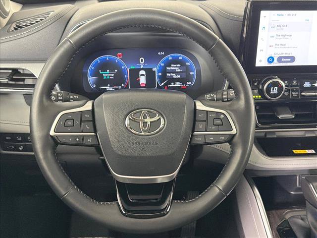 Used 2024 Toyota Highlander Platinum FWD image 25