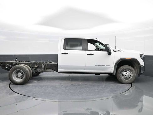 New 2025 GMC Sierra 3500 Pro w/ Convenience Package image 9