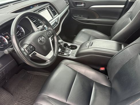 Used 2019 Toyota Highlander SE image 10