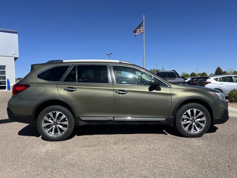 Used 2018 Subaru Outback 3.6R Touring w/ Popular Package #3 AWD/4WD image 10