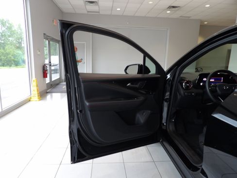 Used 2025 Chevrolet Blazer EV RS AWD/4WD image 8