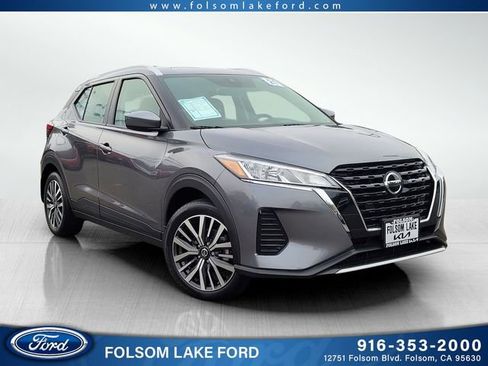 Used 2021 Nissan Kicks SV image 1