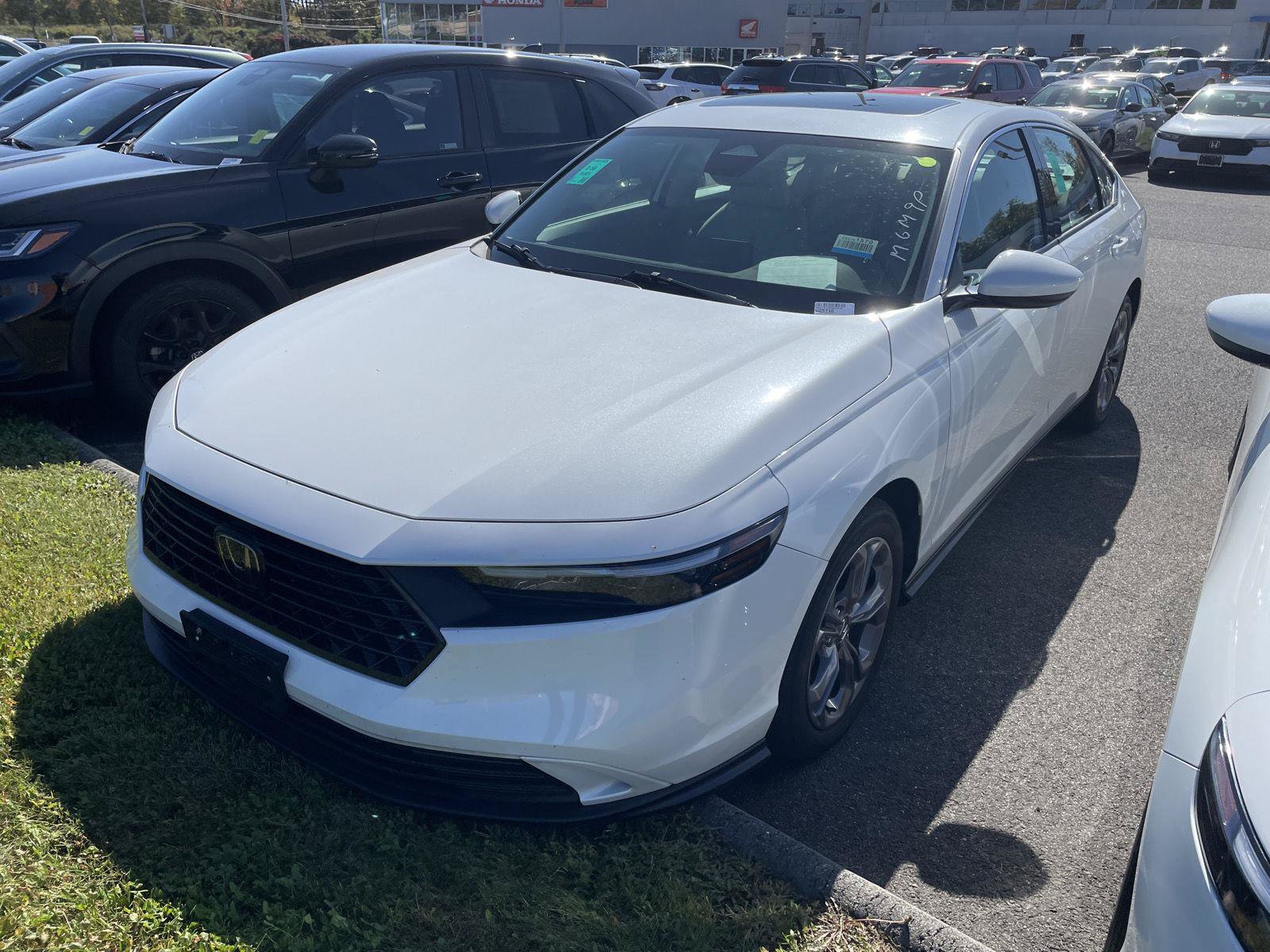 Used 2024 Honda Accord EX image 2
