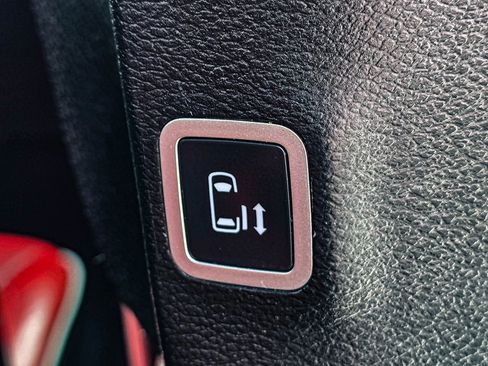 Used 2020 Chrysler Pacifica Limited w/ Quick Order Package 27H Red S image 47