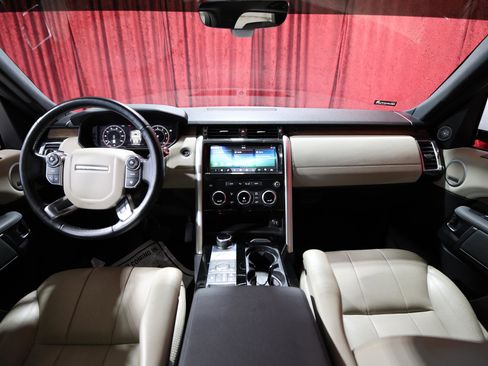 Used 2018 Land Rover Discovery HSE image 17