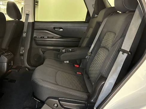 Used 2022 Nissan Pathfinder SV w/ SV Black Package FWD image 22