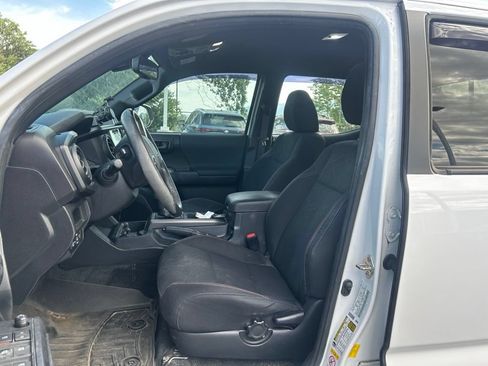 Used 2019 Toyota Tacoma TRD Off-Road AWD/4WD image 15