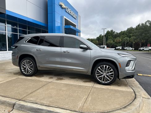 New 2025 Buick Enclave Avenir w/ Super Cruise Package image 10