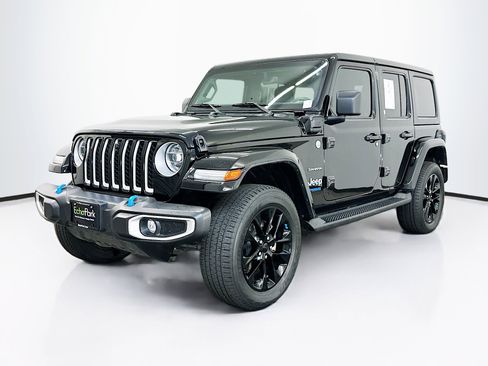 Used 2022 Jeep Wrangler Sahara w/ Cold Weather Group image 3