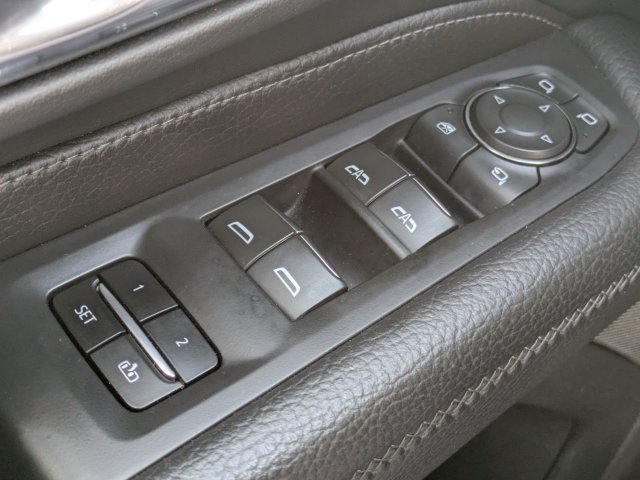 Used 2024 GMC Yukon Denali RWD image 27