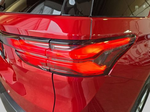 Used 2023 Chevrolet Traverse LT AWD/4WD image 40