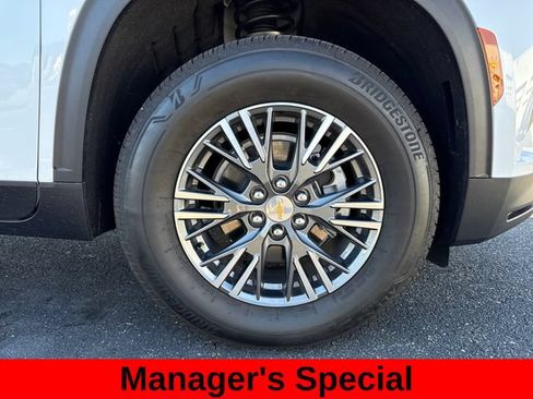 Used 2026 Chevrolet Traverse LT w/ Driver Confidence Package FWD image 13