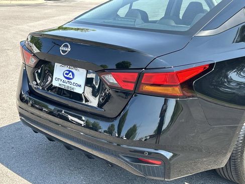 Used 2025 Nissan Altima 2.5 SV image 12