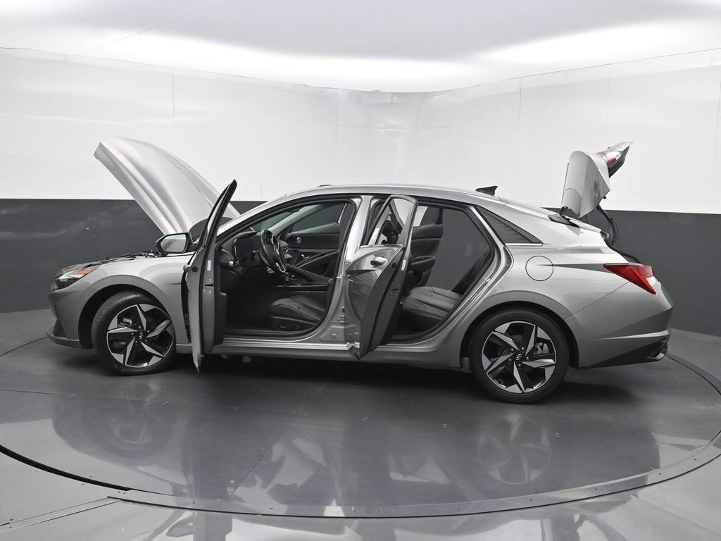 Used 2022 Hyundai Elantra Limited FWD image 37