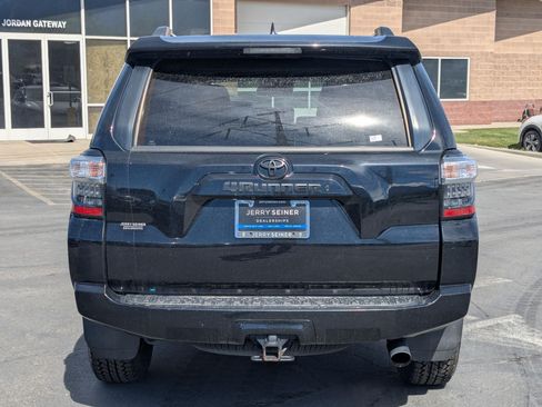 Used 2022 Toyota 4Runner SR5 Premium w/ Moonroof Package AWD/4WD image 5