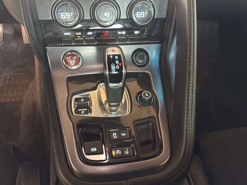 Used 2019 Jaguar F-TYPE Coupe image 22