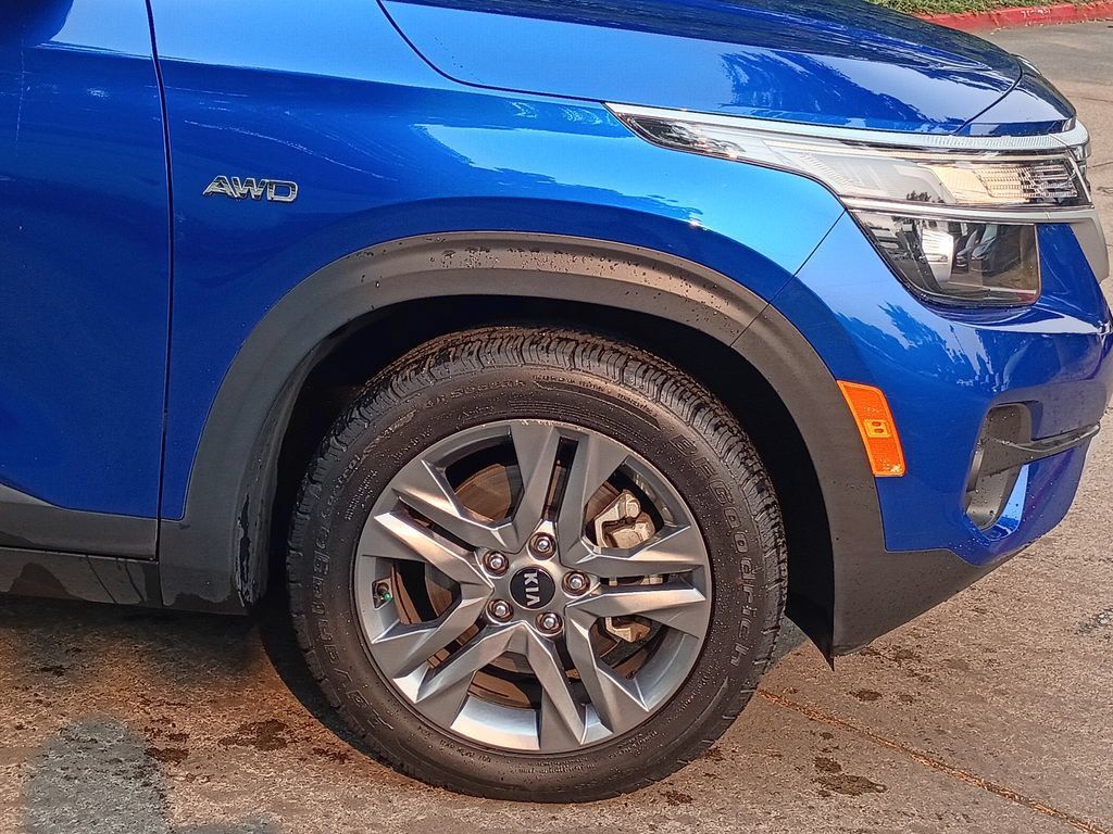 Used 2021 Kia Seltos S AWD/4WD image 2