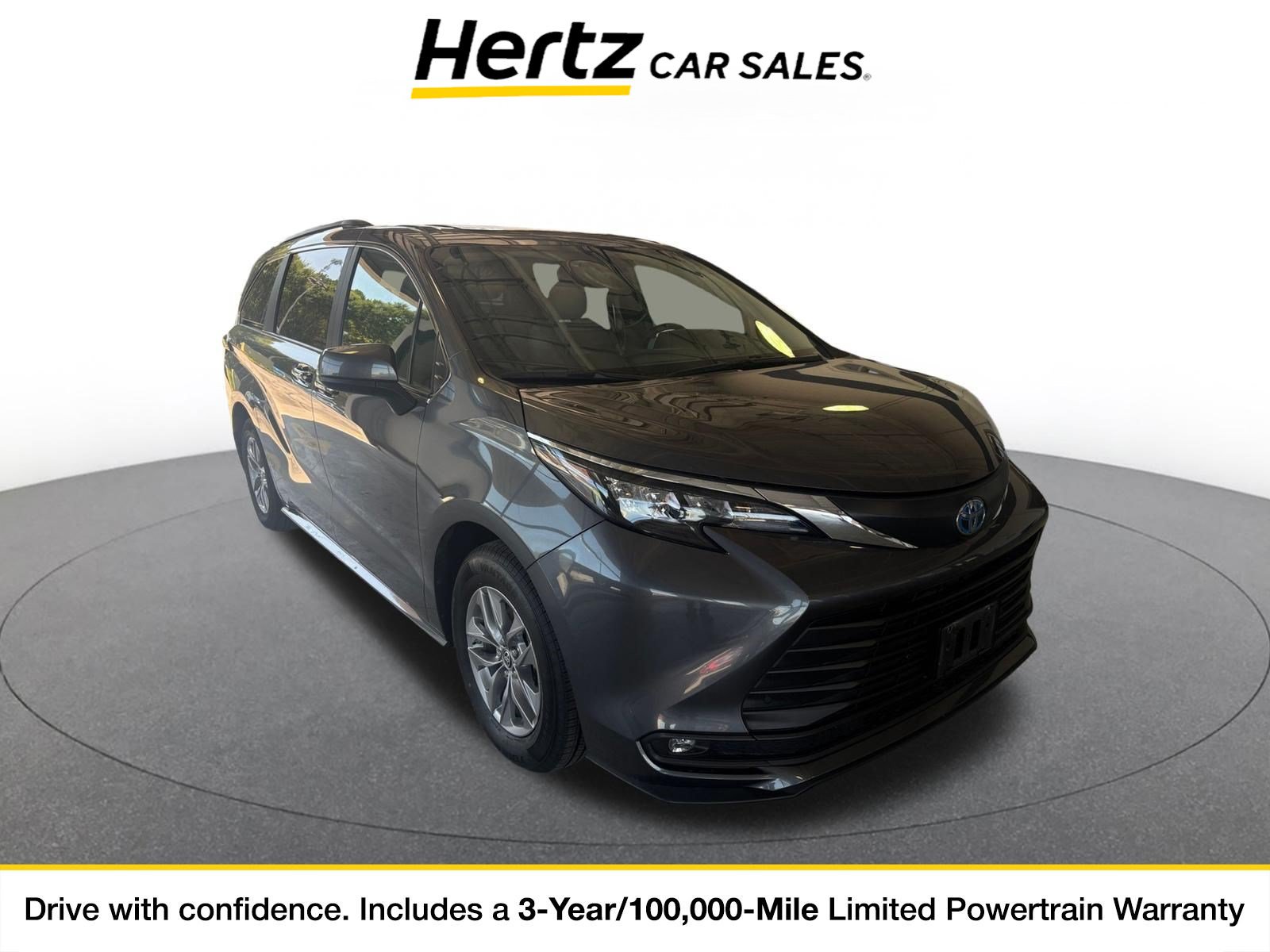 Used 2025 Toyota Sienna XLE FWD image 1