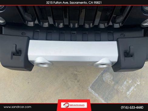 Used 2014 Jeep Wrangler Sahara w/ Mopar Chrome Edition Group image 22
