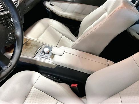 Used 2010 Mercedes-Benz E 350 4MATIC Sedan image 17