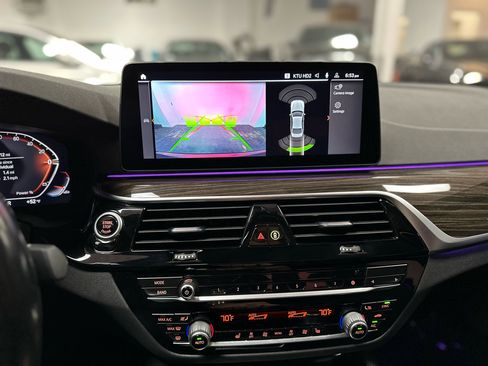 Used 2022 BMW 540i xDrive w/ M Sport Package image 25