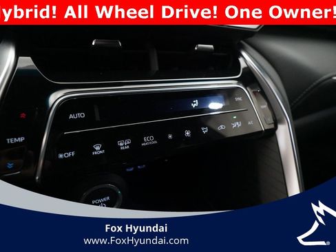 Used 2024 Toyota Venza XLE image 21