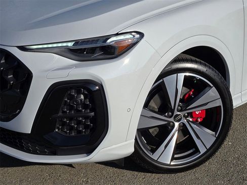 New 2025 Audi SQ5 Premium Plus image 9